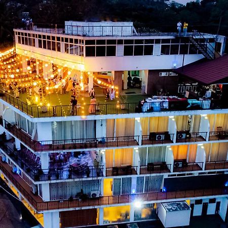 Sky View Grand Hotel Kandy Buitenkant foto