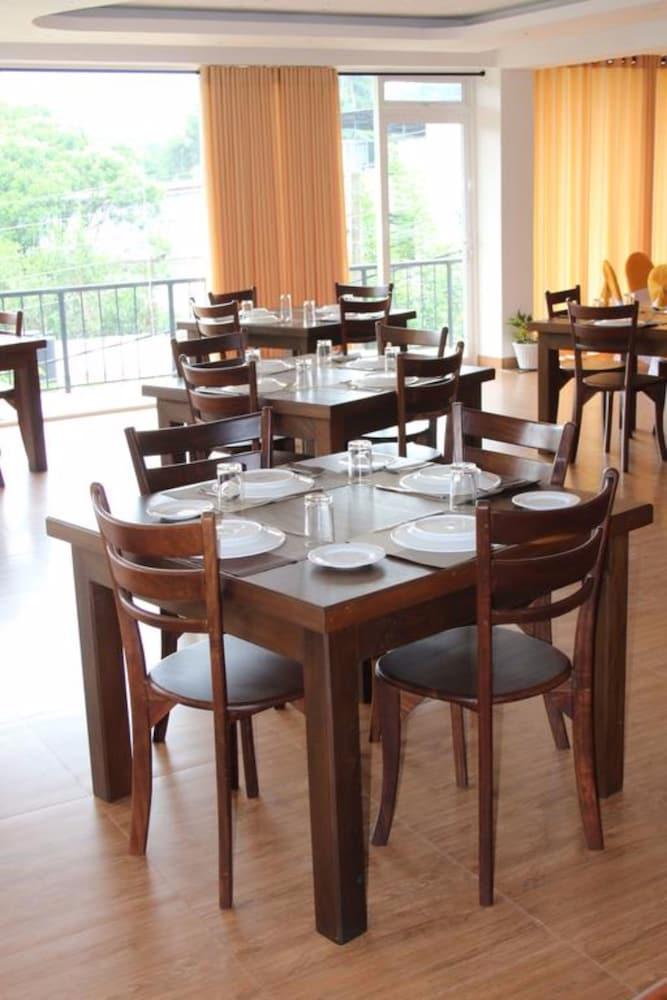 Sky View Grand Hotel Kandy Buitenkant foto