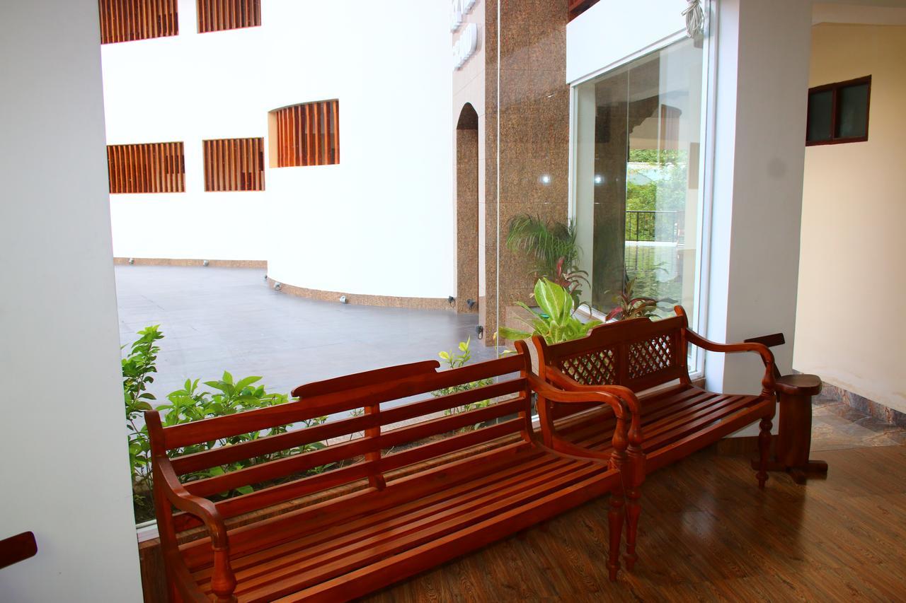 Sky View Grand Hotel Kandy Buitenkant foto